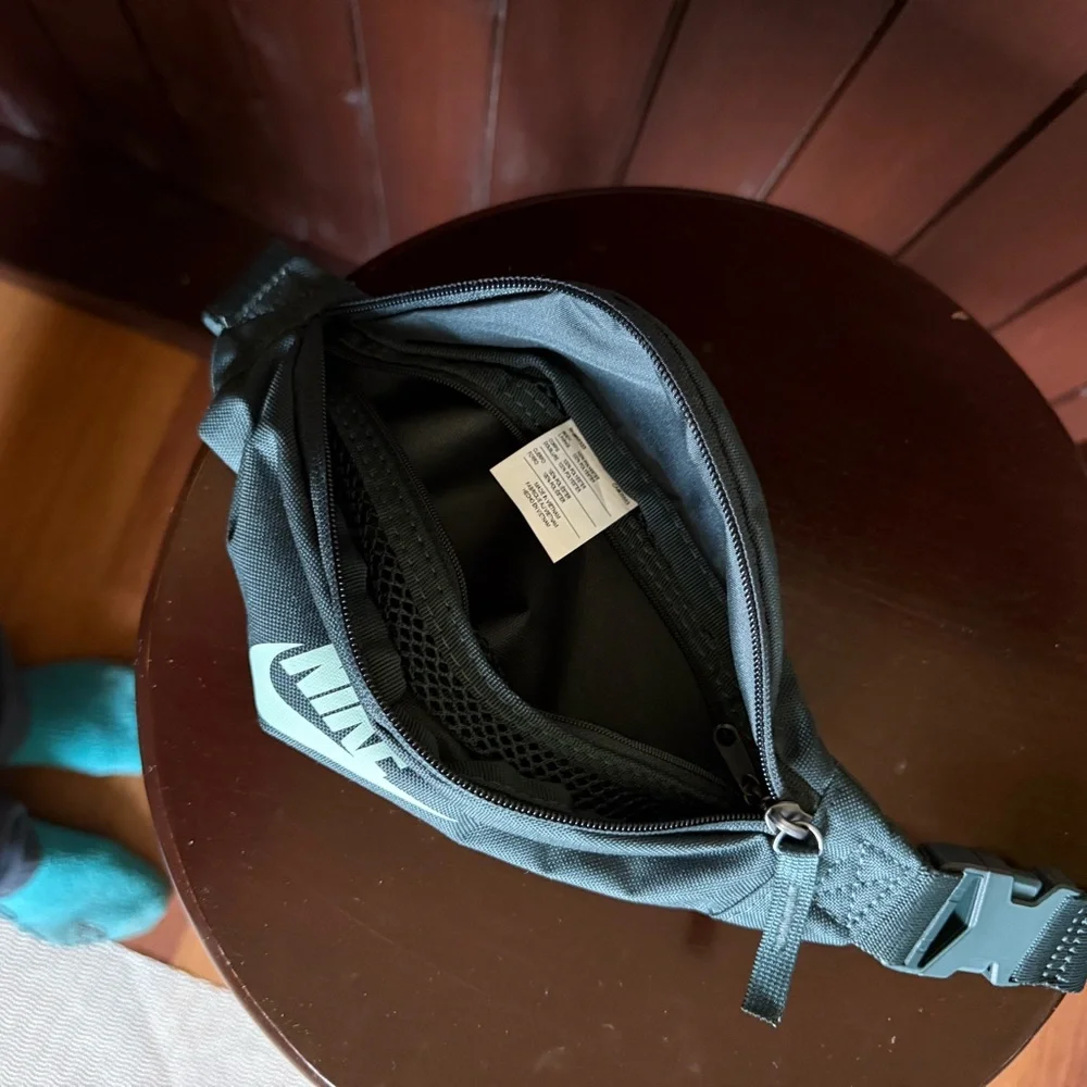 Nike Black Waist Bag - Picture 3 of 4
